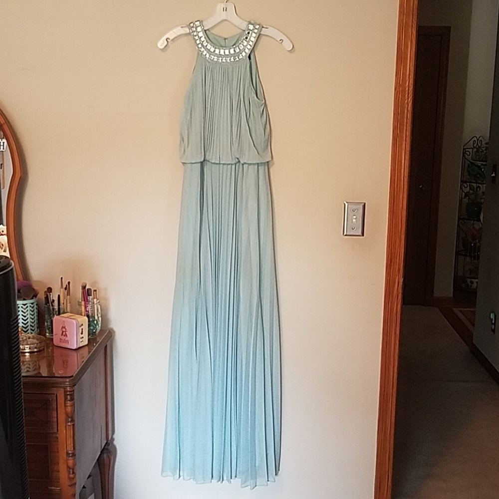 Formal Gown - Picture 2 of 8